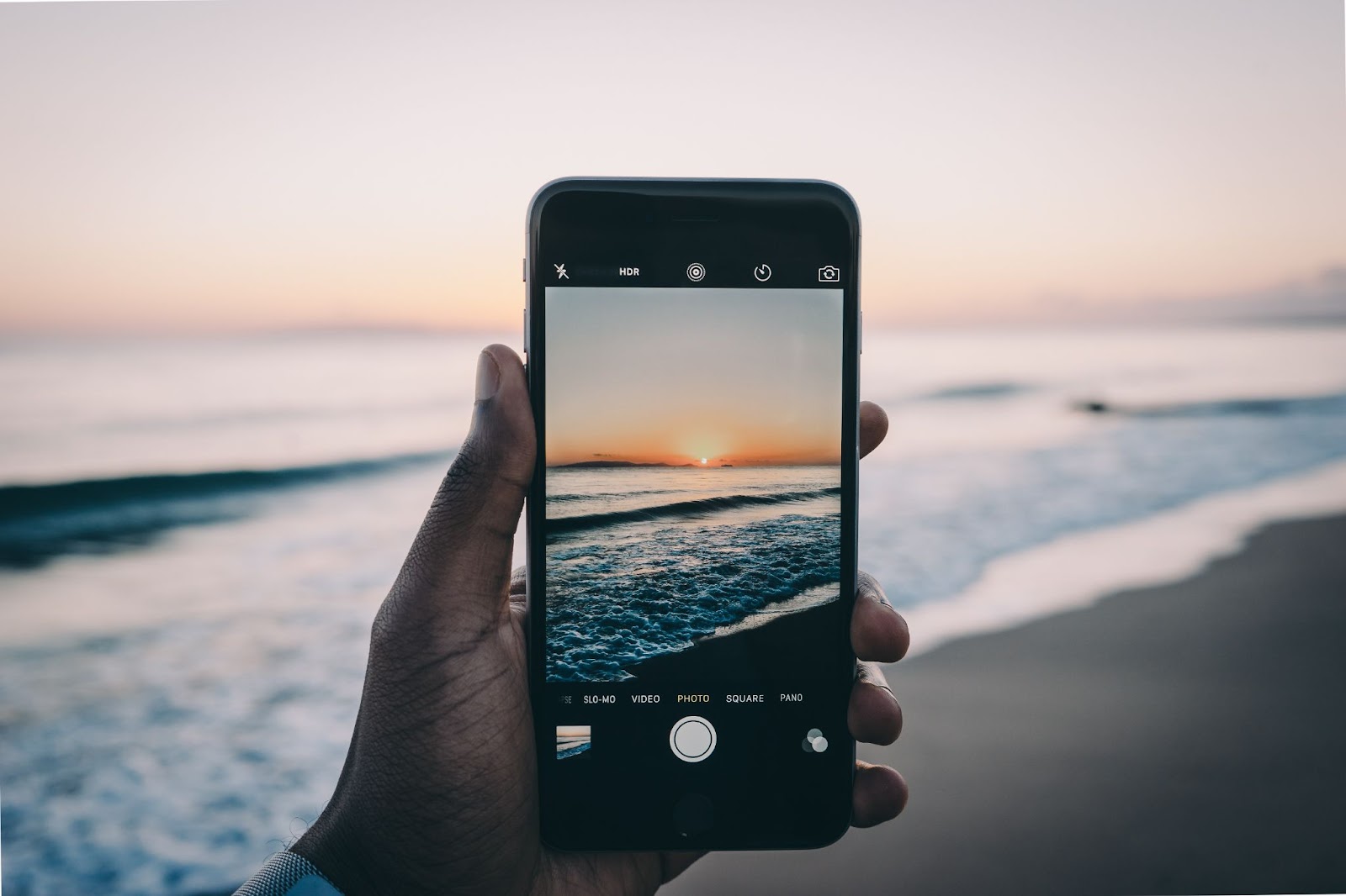 A person holding a phone

Description automatically generated with low confidence